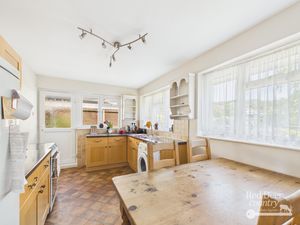 Kitchen/Breakfast Room- click for photo gallery